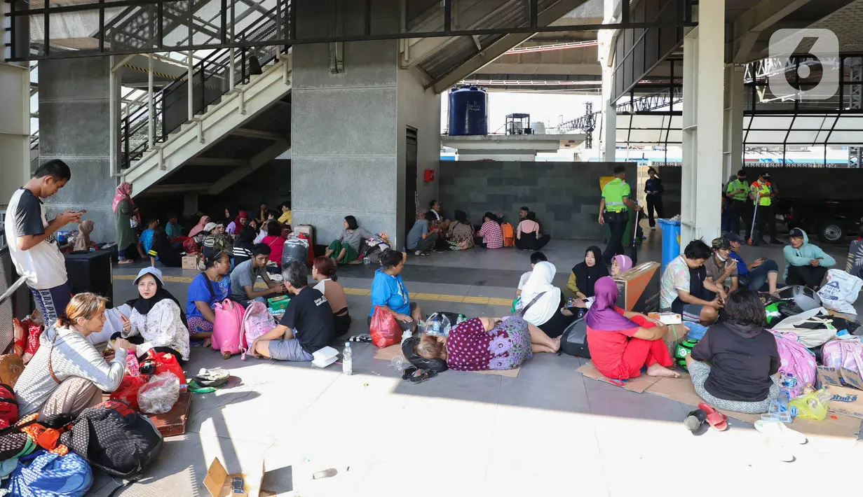 Sekitar 1.000 Kepala Keluarga (KK) dan lebih kurang 2.500 hingga 3.000 jiwa terdampak kebakaran tersebut. (Liputan6.com/Angga Yuniar)