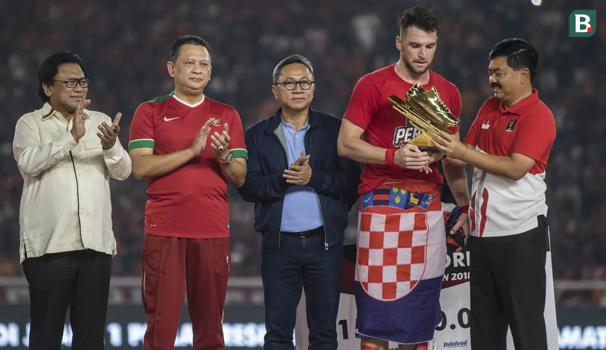 Striker Persija Jakarta, Marko Simic, meraih gelar pencetak gol terbanyak Piala Presiden di SUGBK, Jakarta, Sabtu (17/2/2018). Bomber Macan Kemayoran ini berhasil mencetak 11 gol. (Bola.com/Vitalis Yogi Trisna)