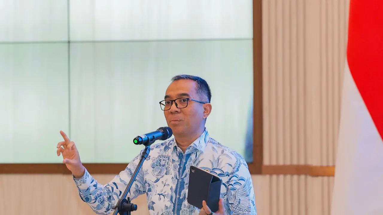 Mendiktisaintek Brian Yuliarto resmi mengukuhkan pengurus FRI Periode 2025–2026.