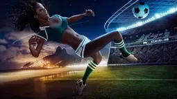 Model seksi mengenakan jersey hot dari kesebelasan Nigeria (Foto:Tim Tadder)