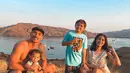 Jedar menikmati  liburan bersama suami, Vincent Verhaag, dan dua putranya, El Barack dan Don Verhaag. [Instagram/inijedar]