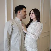 Aaliyah Massaid tampil menawan dengan busana Lebaran yang sangat feminin. [Foto: Instagram/ Aaliyah Massaid]