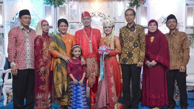 Bukan Pejabat, Pernikahan 5 Pasangan Ini Dihadiri Presiden Jokowi