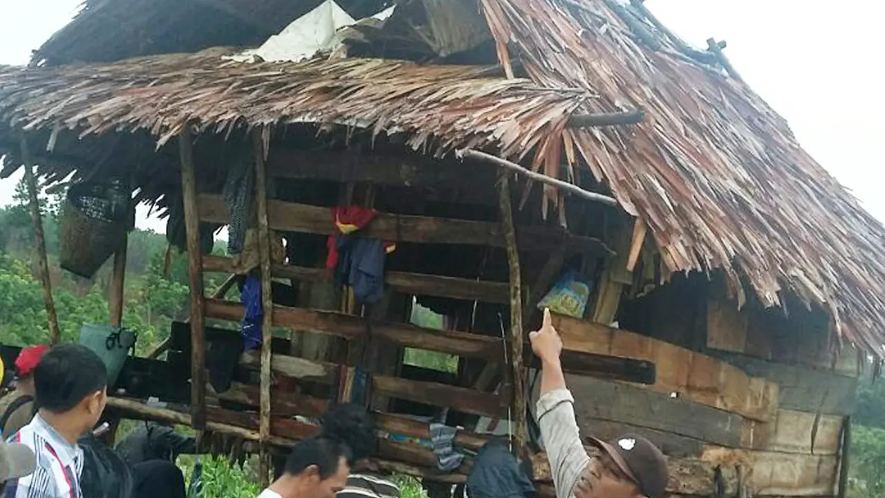 Tersambar petir