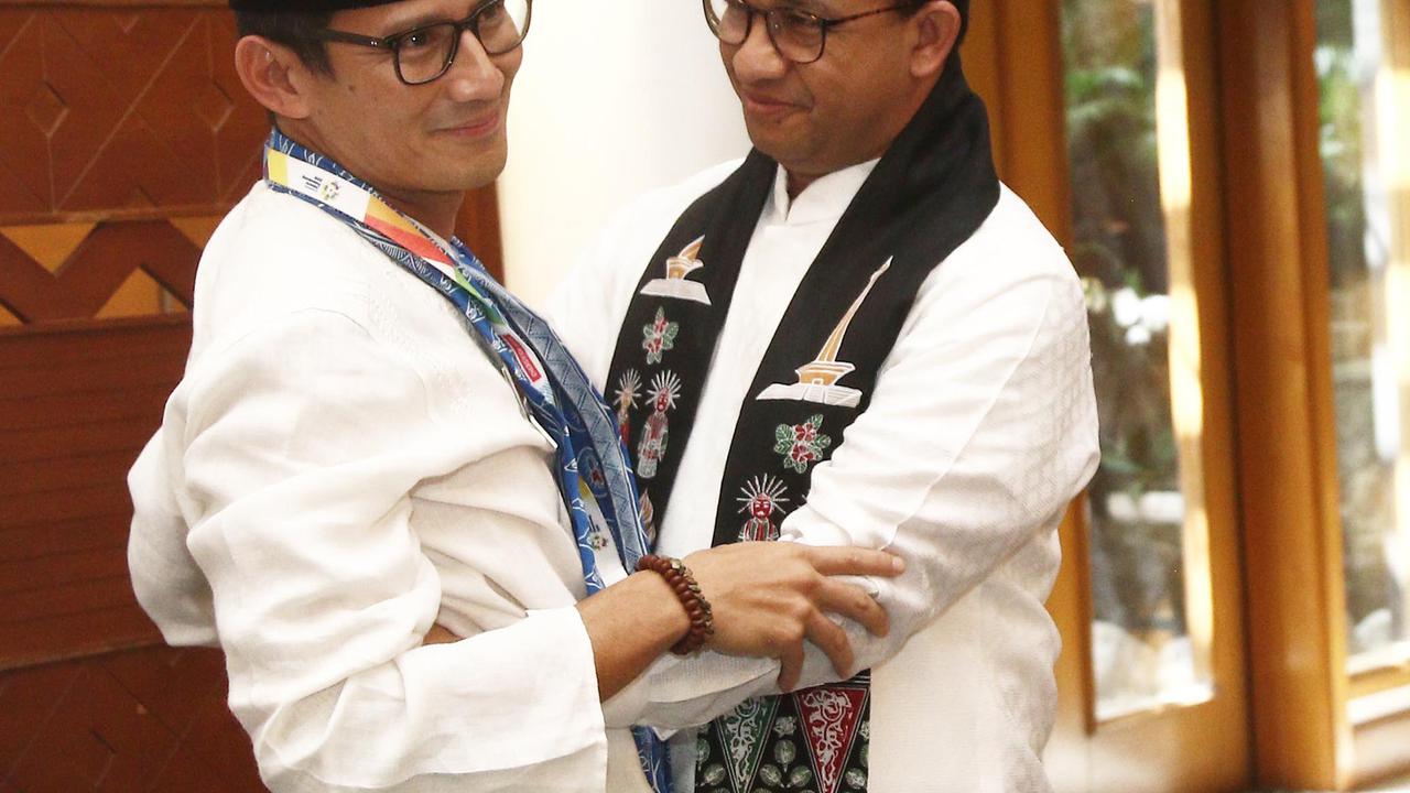 Sandiaga Uno Peluk Erat Anies Baswedan