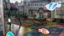 Seorang anak membaca buku di Ruang Perpustakaan RPTRA Kebon Sirih, Jakarta, Kamis (4/4). Gerakan Baca Jakarta ditujukan untuk anak-anak usia 7 hingga 12 tahun. (Liputan6.com/JohanTallo)