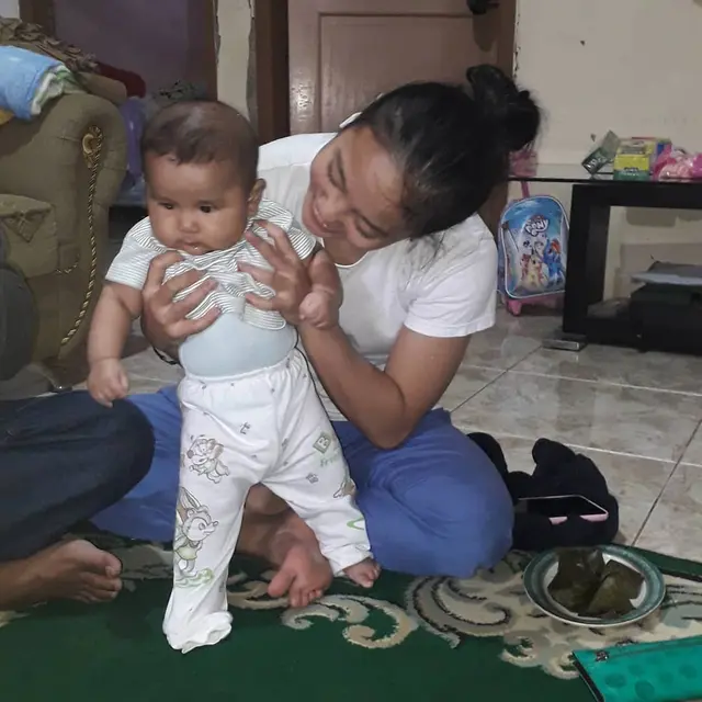 5 Potret Windy Cantika saat Bersama Keluarga, Sang Ibu Atlet Angkat Besi 90-an