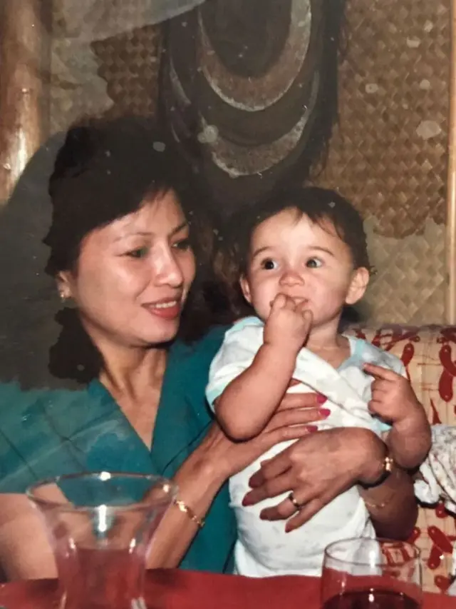 Julie Estelle Kecil