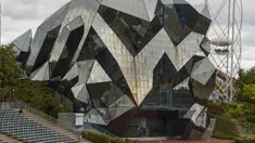 Sebuah gambar menunjukkan Gedung Crystal di taman hiburan Futuroscope, Chasseneuil-du-Poitou, Prancis, 19 Agustus 2022. Futuroscope adalah taman hiburan yang berdasarkan multimedia, futuroskop sinematografi, dan teknik audio visual. (GUILLAUME SOUVANT/AFP)