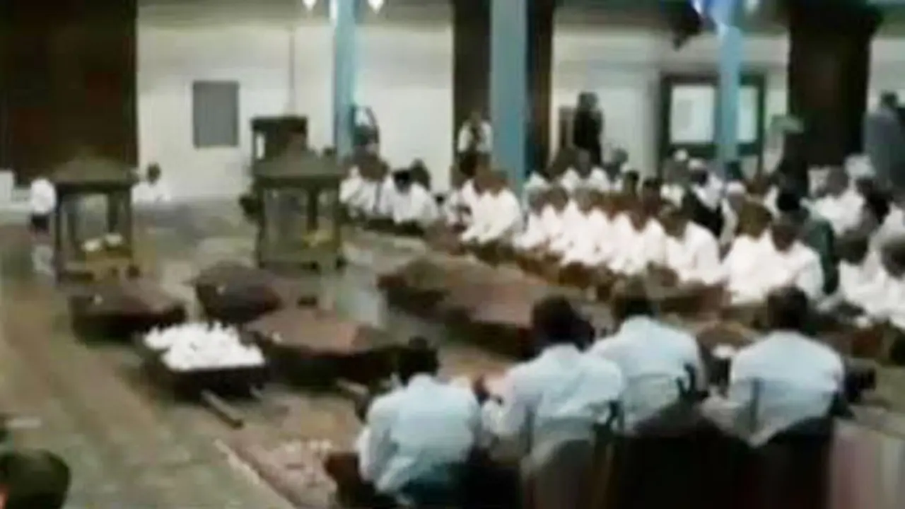 Kirab Malam Selikuran