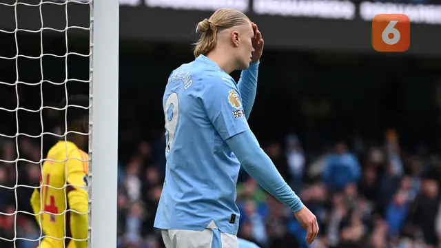 Foto: Detik-Detik Erling Haaland Mode Darwin Nunez di Depan Gawang MU