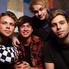 5 Seconds of Summer adalah grup band pop punk asal Australia