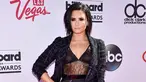 Penyanyi Demi Lovato berpose saat menghadiri acara Billboard Music Awards 2016 di Las Vegas, Nevada, (22/5). Demi Lovato tampil cantik dengan busana seksi yang menerawang . (David Becker / Getty Images / AFP)