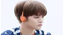 Bae Jinyoung juga pernah menjajal gaya rambut berponi. Tampilannya tentu membuat Wannable, sebuitan fans Wanna One semakin dibuat terpesona oleh laki-laki yang kini berusia  19 tahun.  (Liputan6.com/Instagram/@wannaone.official)