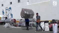 Pelabuhan Nusantara di Pare-Pare dipenuhi oleh produk ilegal dari Malaysia. Barang-barang ini lolos dari pemeriksaan petugas.
