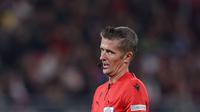 Wasit Daniele Orsato. (AFP/Ronny Hartmann)