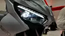 Mengikuti perkembangan zaman, Gesits membekali motor barunya dengan lampu utama full LED lengkap dengan projector. Bagian body depan motor ini memiliki banyak guratan garis tegas yang memberinya kesan gagah. Hal ini sangat berbeda dengan Gesits G1 yang terlihat lebih polos.