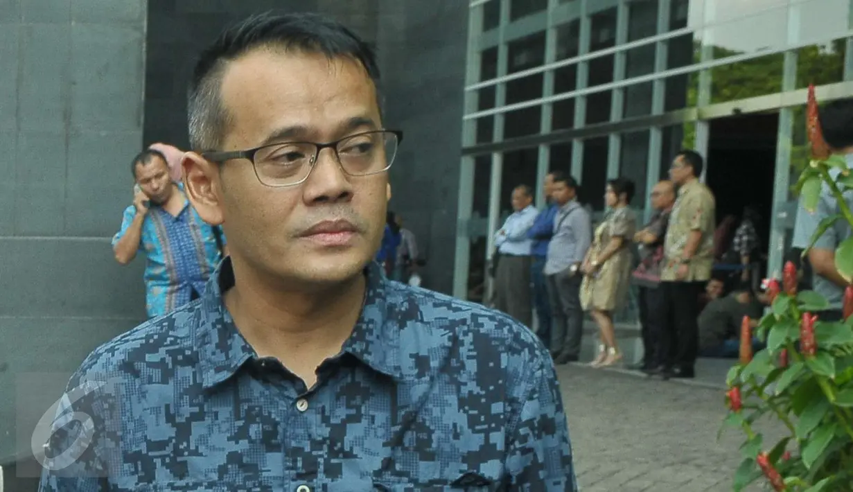 Direktur PT Merial Esa, Fahmi Darmawansyah usai membaca Nota Pemebelaan di Pengadilan Tipikor, Jakarta, Senin  (15/5). Sebelumnya Fahmi dituntut 4 tahun penjara ditambah denda Rp200 juta subsider 6 bulan kurungan. (Liputan6.com/Helmi Afandi)