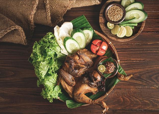 4. Ayam Goreng Djakarta: Ayam Bakar Favorit di Ketabang, Surabaya