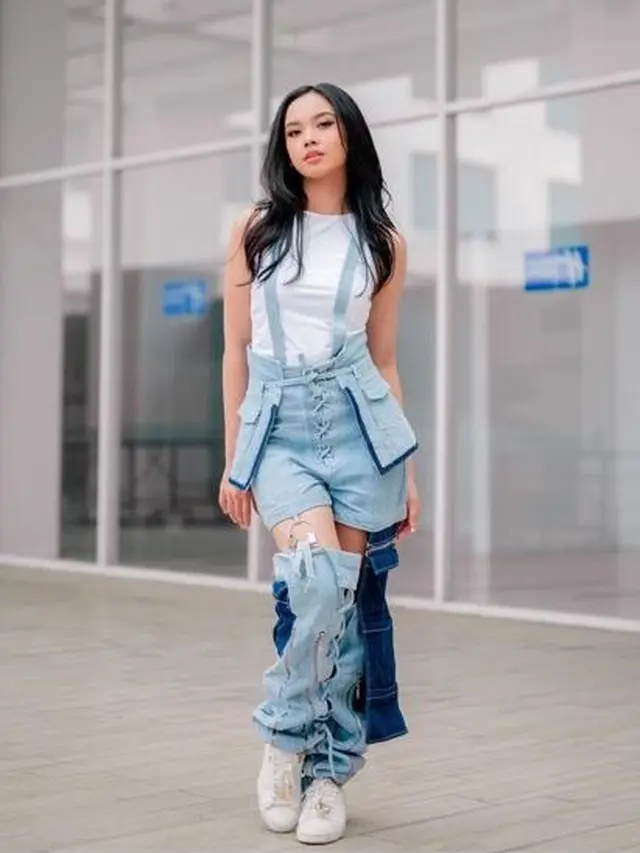8 OOTD Baju Putih dan Celana Jeans ala Anya Geraldine hingga Wulan Guritno