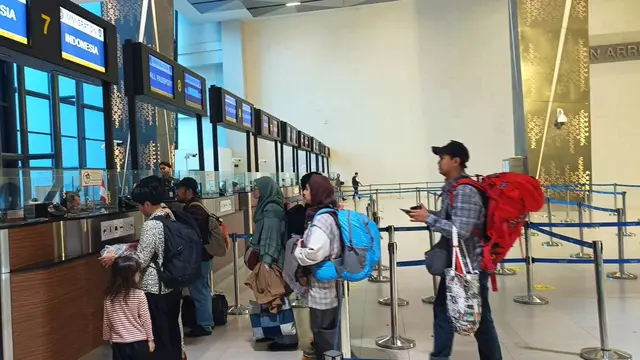 Kepulangan warga negara Indonesia (WNI) dari Iran terus berlanjut hari ini, Rabu (25/6/2025). Sebanyak 8 WNI telah tiba di Terminal 3 Bandara Soekarno-Hatta sekitar Rabu dini hari, pukul 06.03 hingga 07.22 WIB. (Liputan6.com/Pramita Tristiawati)