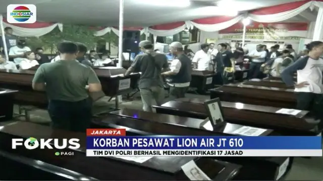 Selasa (6/11) malam, tim DVI RS Polri serahkan 17 korban Lion Air JT 610 yang telah diidentifikasi.