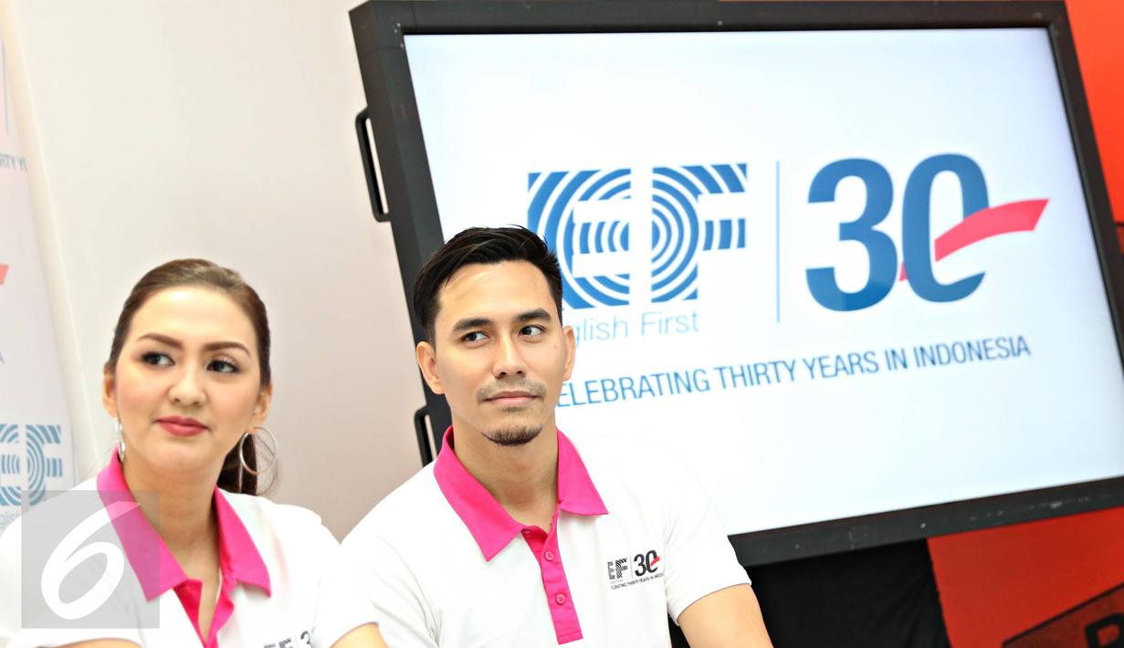 Donna Agnesia dan Darius Sinathrya Jadi Brand Ambassadors EF English First  Indonesia - Foto Liputan6.com