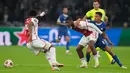 Ajax sempat unggul 2-0, sebelum disamakan tim tamu. Tuan rumah Ajax unggul cepat pada menit ke-9 melalui aksi Carlos Forbs, dan menggandakannya pada menit 20 lewat Steven Berghuis. (AP Photo/Peter Dejong)