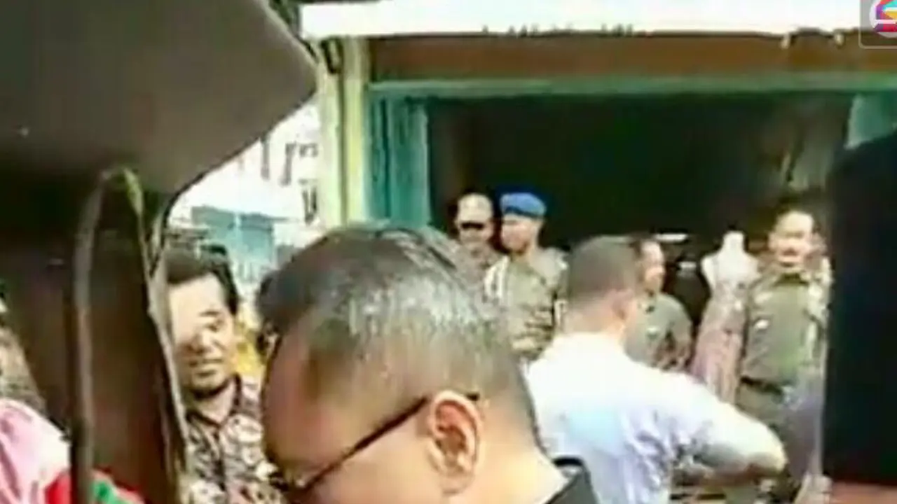Ketua Umum PAN Terekam Kamera Bagikan Uang Di Daerah Pilkada Sumsel