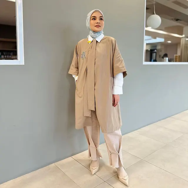 6 Gaya Berhijab Ria Miranda yang Anggun Bisa Jadi Inspirasi Busana untuk Pengajian Ramadan