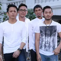 Ditengah kesibukannya jadwal manggung, para personel NOAH memanfaatkan waktu libur lebaran bersama dengan keluarganya. (Galih W. Satria/Bintang.com)
