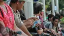 Warga mulai menyerbu gerai penukaran uang receh di Lapangan IRTI Monas, Jakarta, Selasa (30/6/2015). Bank Indonesia bekerjasama dengan 14 bank lainnya membuka loket penukaran uang pecahan kecil sejak 17 Juni-15 Juli 2015. (Liputan6.com/Faizal Fanani)