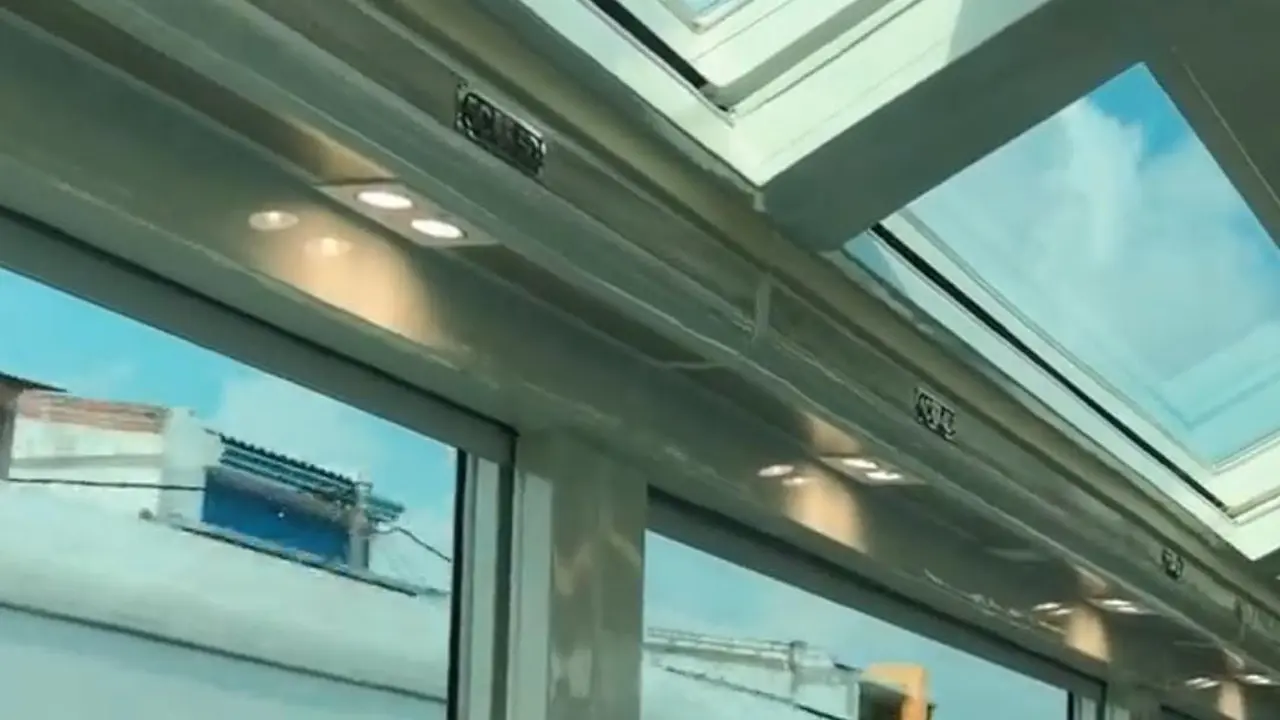 PT. KAI (Persero) baru saja melakukan modifikasi dari kereta kelas eksekutif biasa menjadi kereta panoramic pertama di Indonesia.