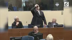 Seorang penjahat perang sedang menjalani sidang di Den Haag, tak terima akan putusan sidang akhirnya ia meminum racun.