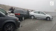 Sebanyak 19 mobil mengalami kecelakaan beruntun usai jalan raya di California Selatan diselimuti kabut.