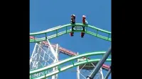 Sensasi menaiki roller coaster dengan kursi berputar 360 derajat