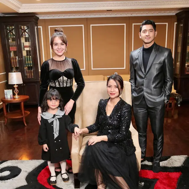 6 Potret Keluarga Amanda Manopo dan Arya Saloka di Sinetron, Penuh Kehangatan