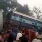 Sebuah kereta yang tergelincir di Kanpur, India utara, mengakibatkan 2 orang tewas dan 43 lainnya luka-luka. (Navneet Jaiswal)