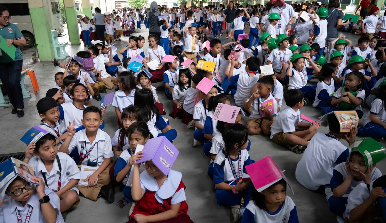 Diketahui, gempa bumi terjadi hampir setiap hari di Filipina, mengingat lokasi negara tersebut yang terletak di Cincin Api Pasifik, zona seismik aktif di mana lempeng tektonik bertabrakan dan bergerak. (Ted ALJIBE/AFP)