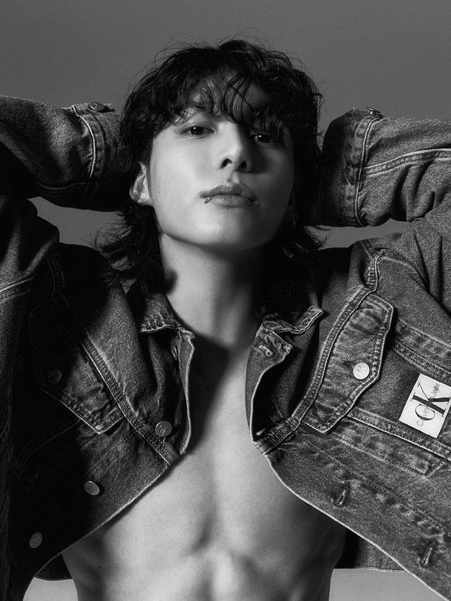 Jungkook BTS jadi bintang iklan Calvin Klein. (Foto: Twitter/ CalvinKlein)