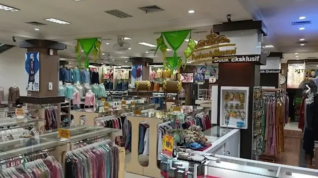 Pand's Muslim Department Store (Google Maps/dont look)