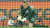 Kiper Timnas Inggris Robert Green melakukan blunder yang menyebabkan Amerika Serikat menyamakan kedudukan jadi 1-1 pada partai di Rustenburg.