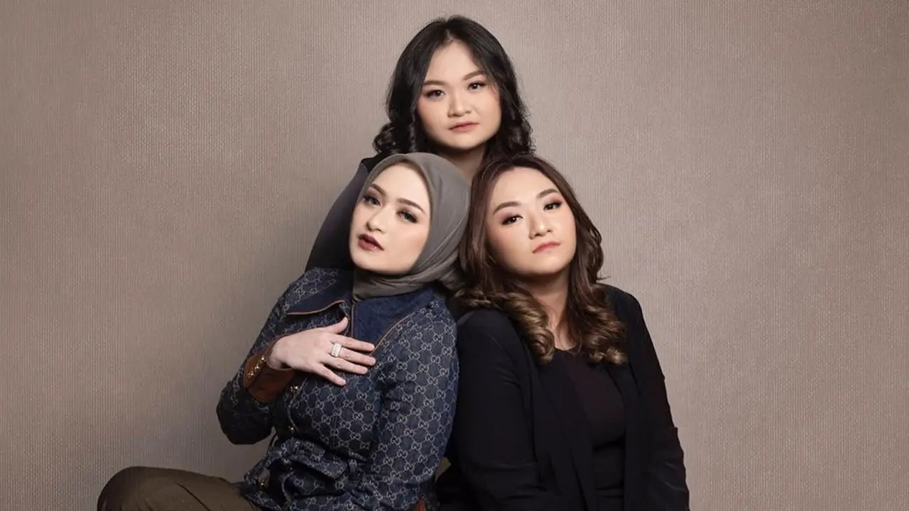 FOTO: Kebersamaan Nathalie Holscher dan Kedua Adiknya di Pemotretan Terbaru