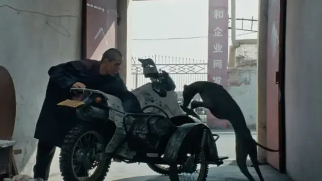 Salah satu adegan film Black Dog. (Foto: Dok. The Seventh Art Pictures/ KlikFilm)