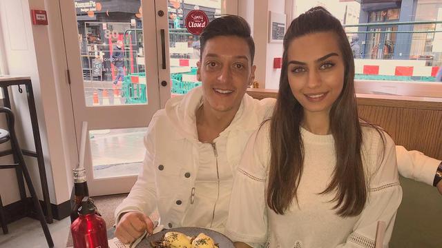 5 Potret Amine Gulse Miss Turki 2014 yang Jadi Istri Mesut Ozil