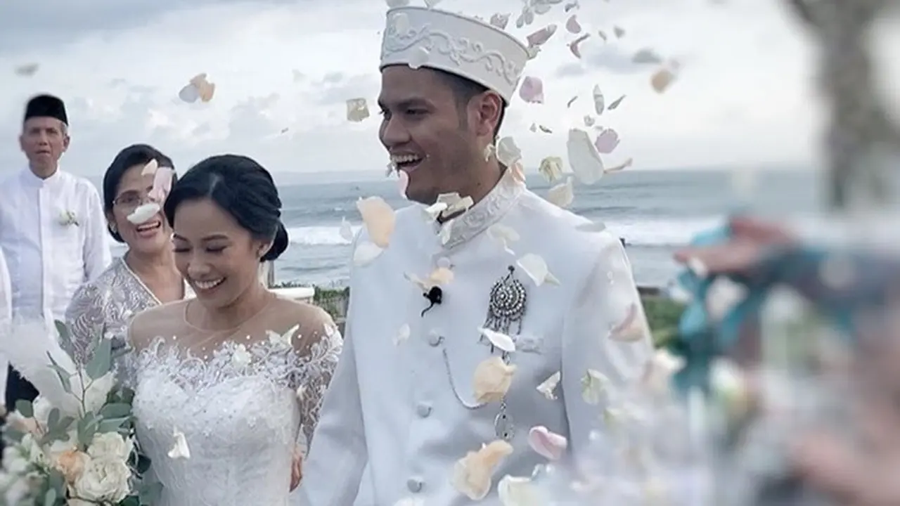 Asta RAN Menikah Setelah 10 Tahun Pacaran, Ini 7 Momen Manis Bareng ...