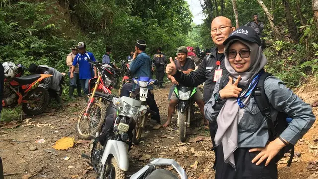 Sekolah Alam Anak Dusun Ambatunin, Tanpa Atap Tetap Semangat