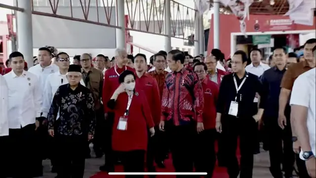 Ketua Umum PDIP Megawati Soekarnoputri bersama Presiden Jokowi dan Wapres Ma’ruf Amin. Terlihat juga putra Megawati Soekarnoputri sekaligus Ketua DPP PDIP M. Prananda Prabowo