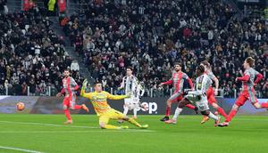 Cremonese dan Emil Audero kalah telak di markas Juventus pada pertandingan pekan ke-20 Serie A 2025/2026. I Grigiorossi dibantai lima gol tanpa balas di Allianz Stadium, Turin, Selasa (13-1-2026) dini hari WIB. (Fabio Ferrari/LaPresse via AP)