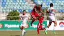 Pemain Timnas Indonesia U-19, Rafli Nursalim, saat pertandingan melawan Brunei Darussalam pada laga Piala AFF U-18  di Stadion Thuwunna, Rabu, (13/9/2017). Indonesia menang 8-0 atas Brunei Darussalam. (Liputan6.com/Yoppy Renato)